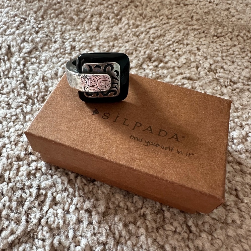 Silpada R2390 Blacktop swirl ring size 7
